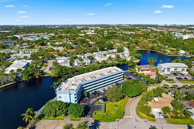 Building Photo - 801 NE 18th Ct