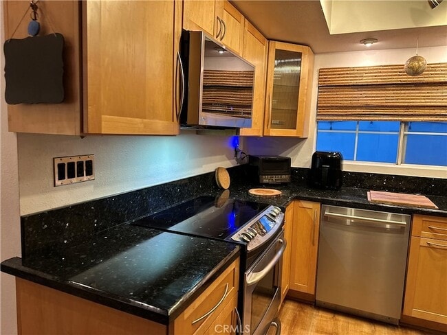 Building Photo - 2217 Vanderbilt Ln