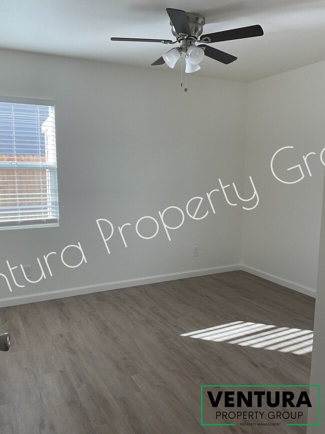 Building Photo - 831 S E St