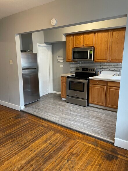 Building Photo - 2435 S Milan St