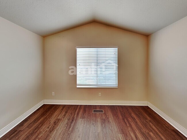 Building Photo - 1604 Shadow Dr