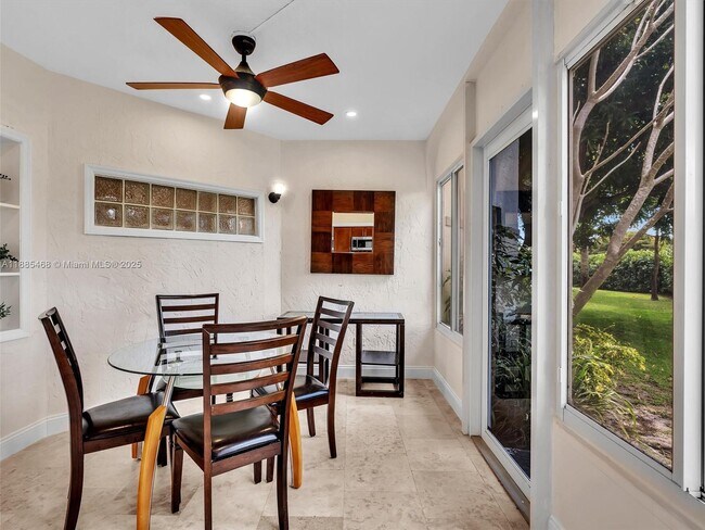Building Photo - 6538 Via Regina