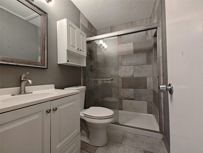 Building Photo - 5636 Birchmont Dr