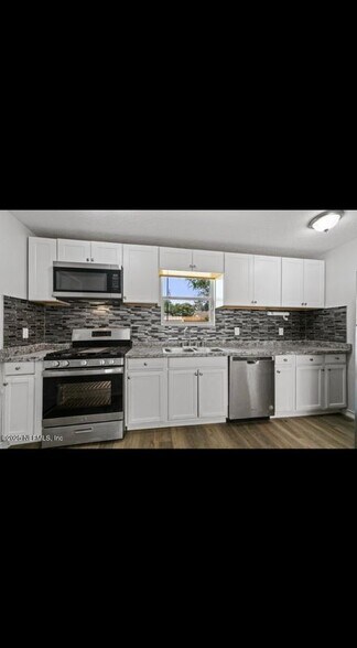 Building Photo - 9106 Jefferson Ave