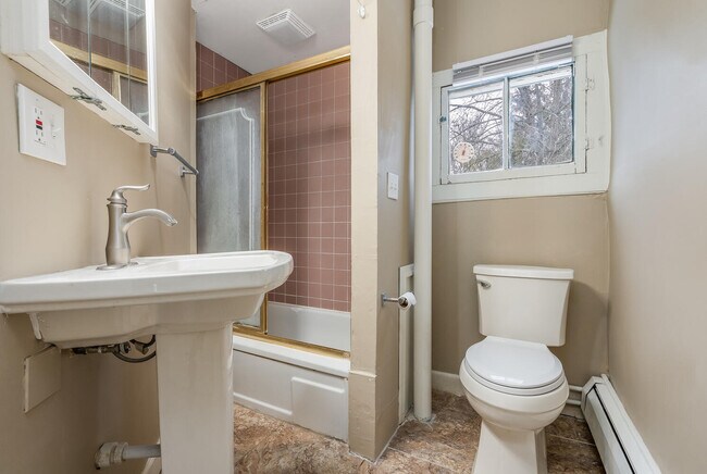 Building Photo - 72 Taylor St