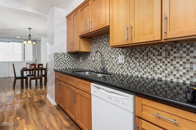 Building Photo - 540 Kelton Ave