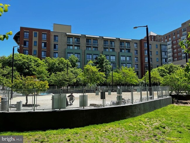Building Photo - 1200 N Hartford St