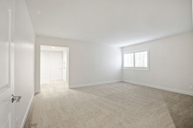 Building Photo - Panoramic View Condo For Lease