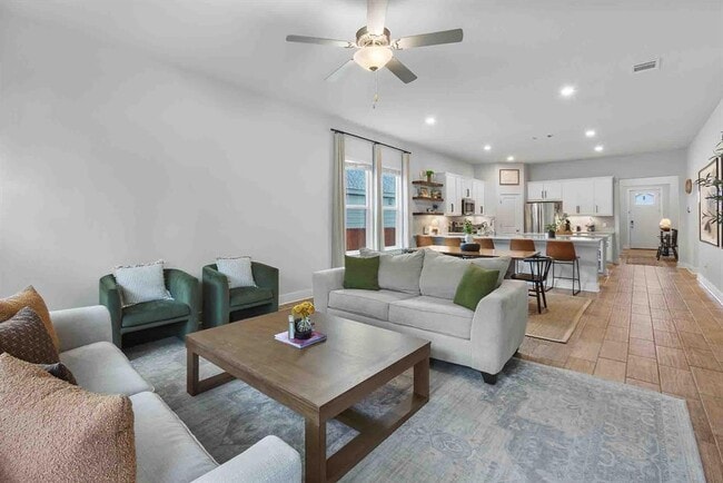 Building Photo - 185 Brooks Ranch Dr