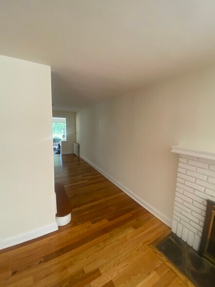 Building Photo - 621 Greenbrook Rd