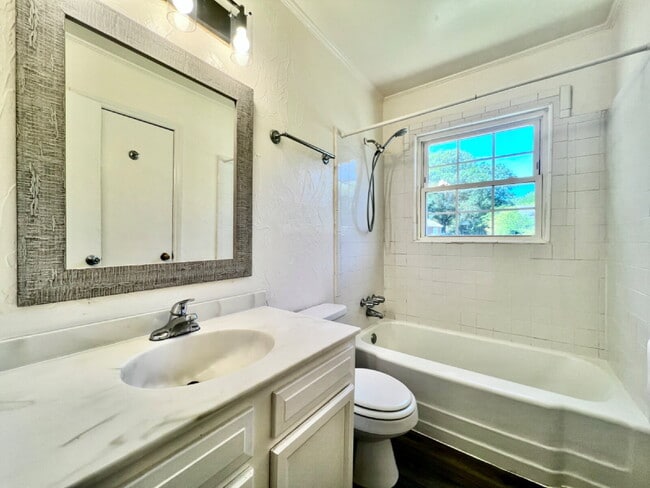 Building Photo - Updated Home in Convenient Location