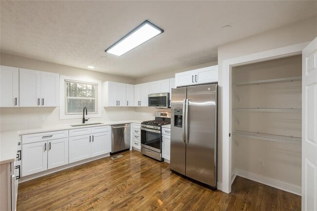 Building Photo - 237 Park Ave