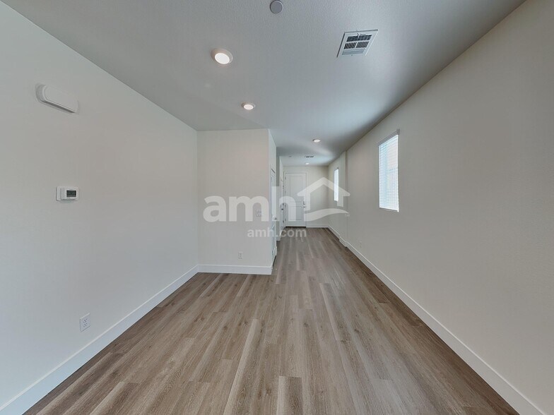 Building Photo - 682 Crimson Flare Ct