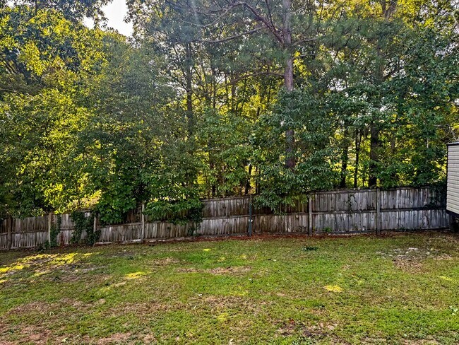 Building Photo - 7701 Redwood Ave