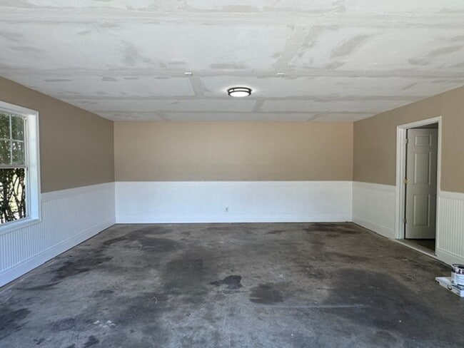 Building Photo - 3280 Hogansville Rd