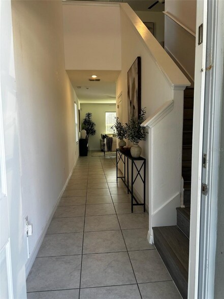 Building Photo - 5213 Dandelion St