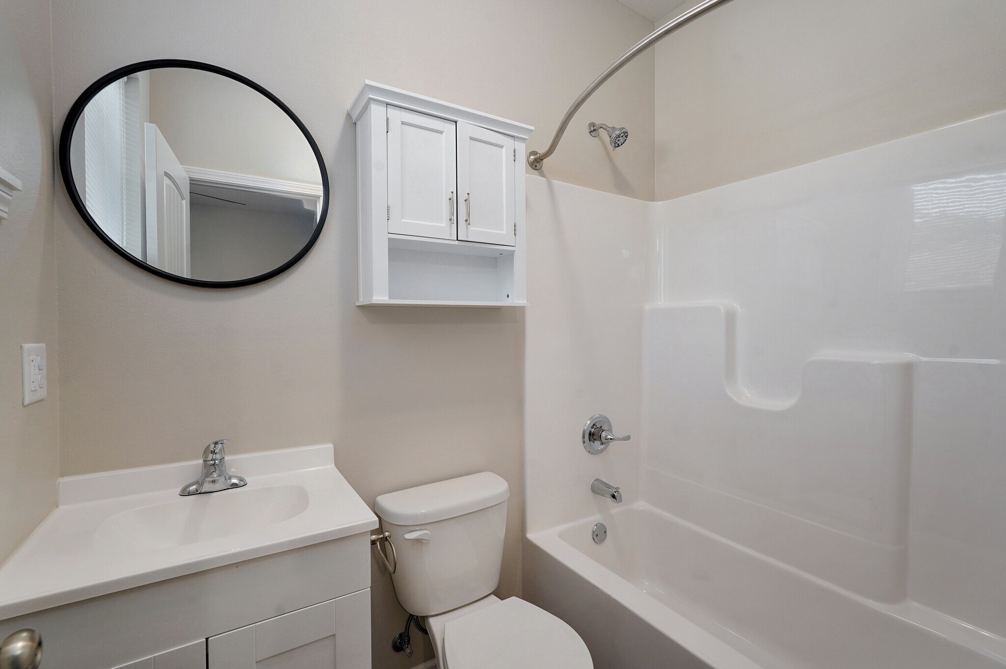 Building Photo - 319 S Florence Ave