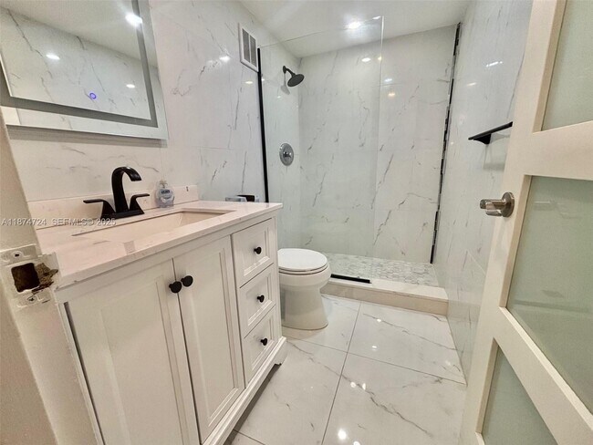 Building Photo - 3725 S Ocean Dr