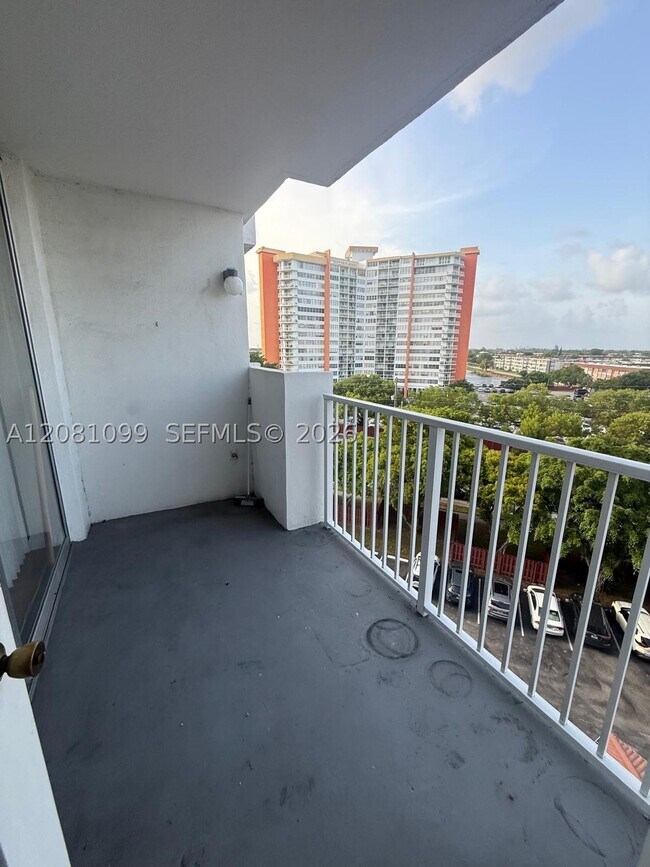 Building Photo - 1300 NE Miami Gardens Dr