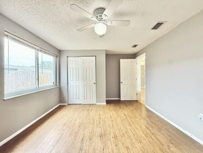 Building Photo - 6417 Sutherland Ave