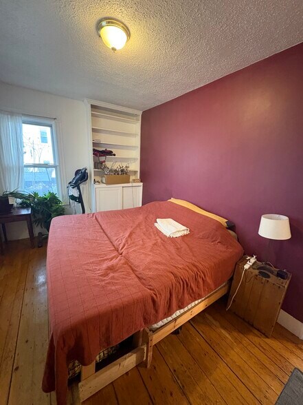 Building Photo - 66 Callender St