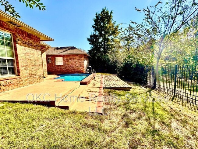 Building Photo - 1216 NW 190th Pl