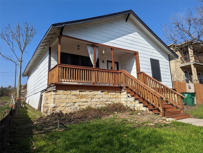 Building Photo - 1808 Maple Ave
