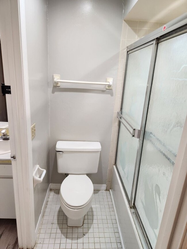 Building Photo - Charming 3-1.5 Duplex Near SunRail – Maitland