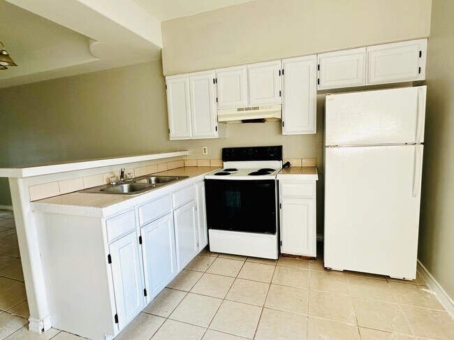 Building Photo - 2005 Cross St