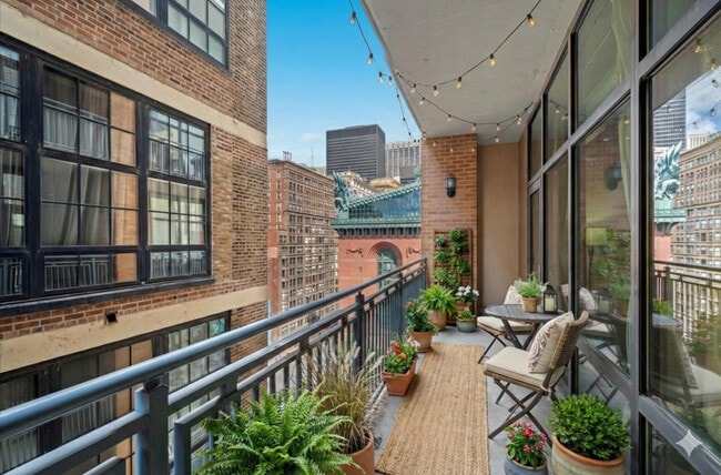 Building Photo - 520 S State St