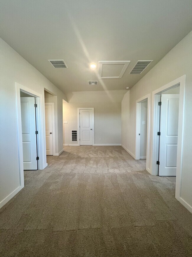 Building Photo - 14438 Inspiration Pt