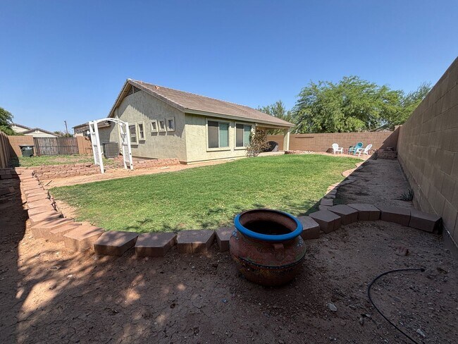 Building Photo - 1450 N Maria Ln