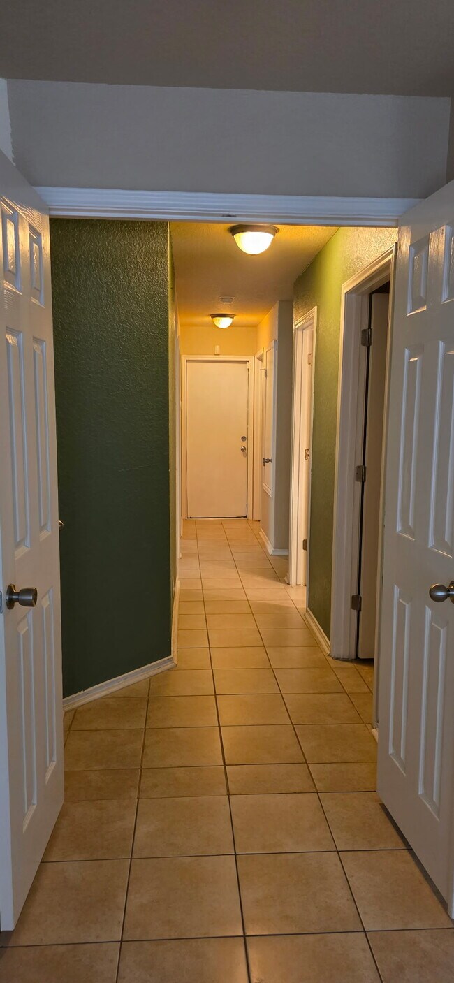 Building Photo - 419 Dolly Dr