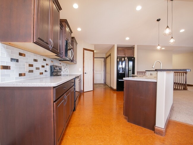 Building Photo - 1745 Golf Dr