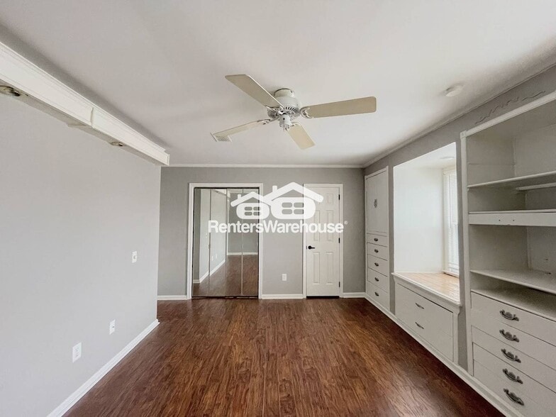 Building Photo - 121 Charles Parish Dr