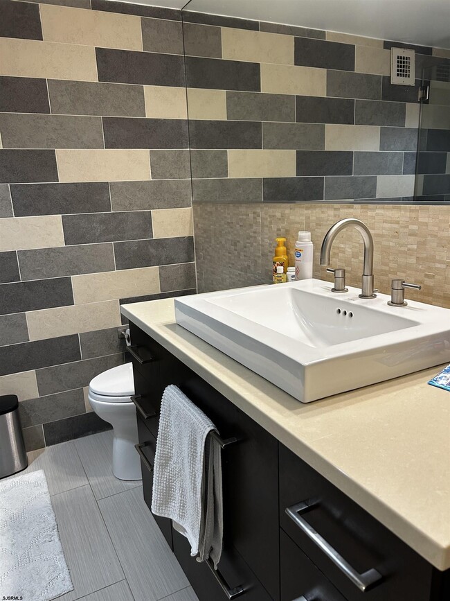 Building Photo - 101 S Plaza Pl