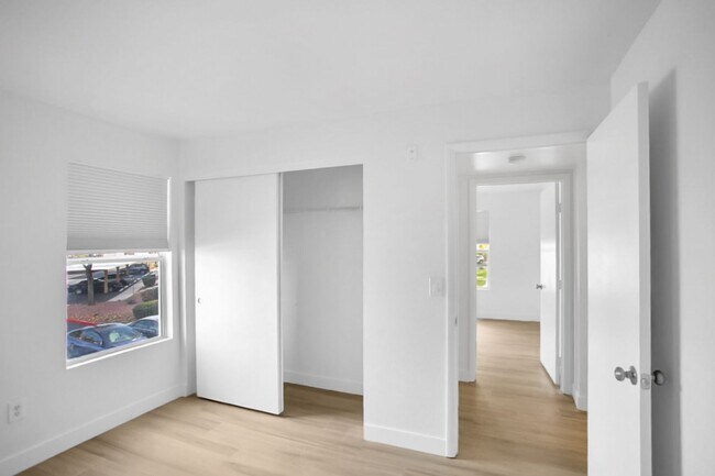 Building Photo - 3 Bedroom, 2 Full Bath Condo In Great Location