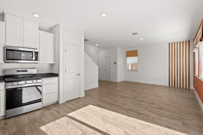 Building Photo - The Birch - - 3 Bedroom, 2.5 Bath single f...