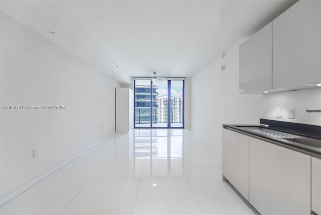 Building Photo - 1010 Brickell Ave