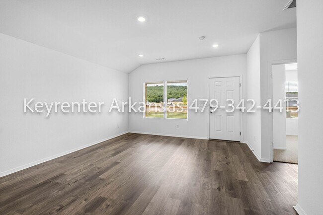 Building Photo - Stunning Newer Construction in Fayetteville!