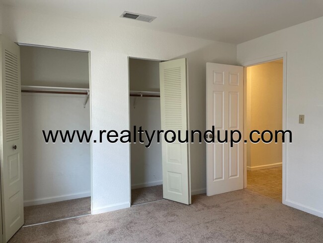 Building Photo - Newly remodeled two bedroom one bath condo...