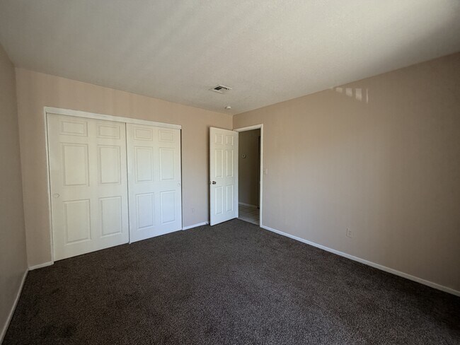 Building Photo - 6250 W Flamingo Rd