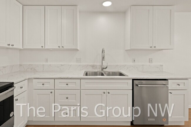 Building Photo - Renton Highlands 3br/2ba * Stunning Refresh & Upgrades * Walkable