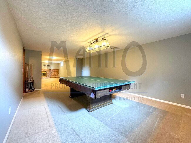 Building Photo - Entertainers Dream Home