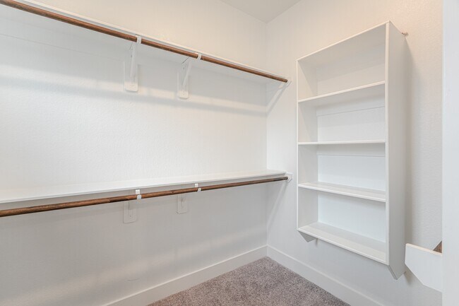 Building Photo - 112 Red Cascade Trl