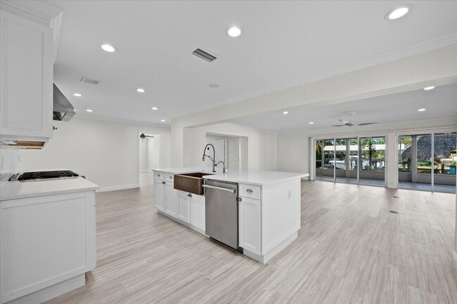 Building Photo - 12831 Shore Dr