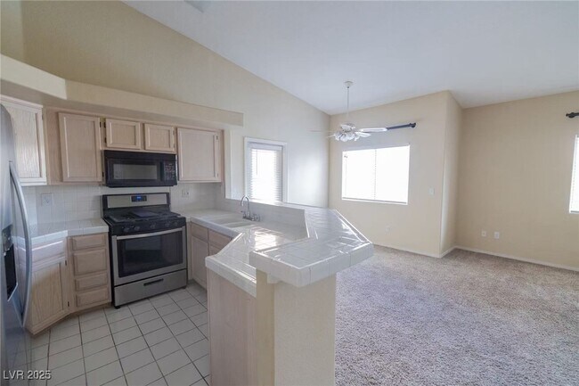 Building Photo - 900 Heavenly Hill Ct