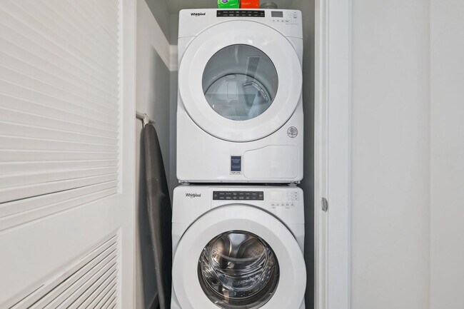 Building Photo - 222 E Jefferson St