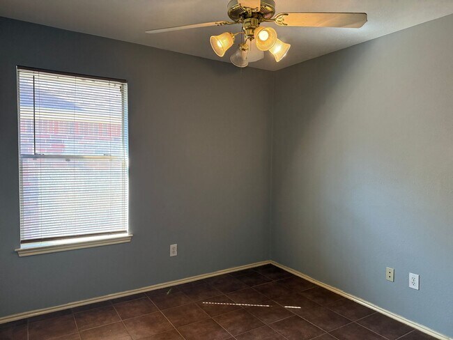 Building Photo - Room to Roam in Atascocita Park!