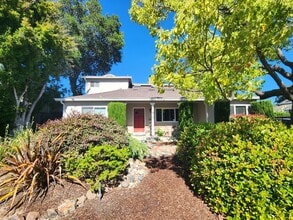 Building Photo - Charming 2 Bedroom, 2 Bathroom Home in Redwood City